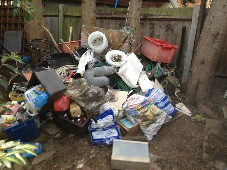 Bulk waste collection service in Eltham